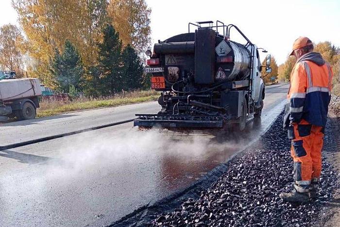 В Кировской области отремонтируют еще 59 километров дорог