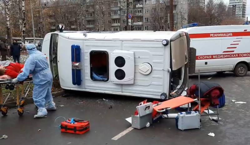 В Кирове в ДТП опрокинулась карета «скорой помощи»