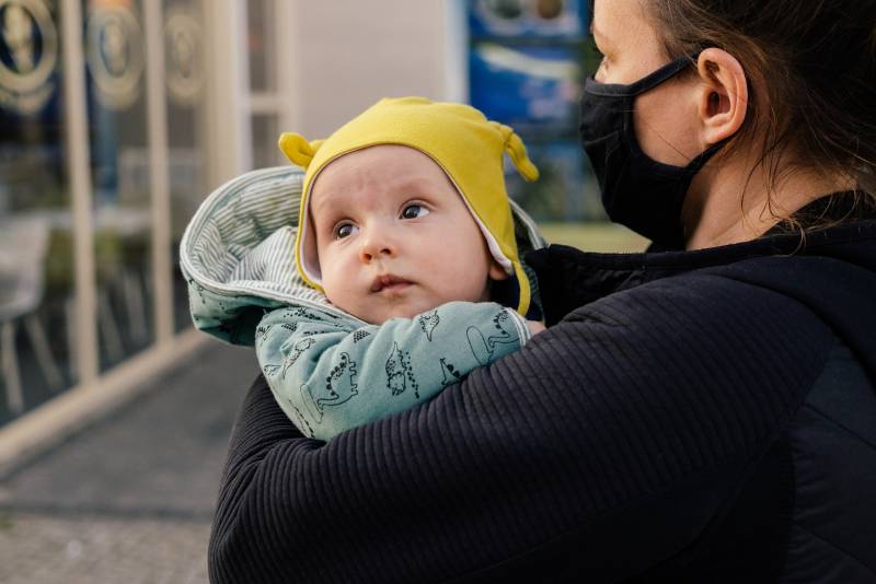 Родителям детей до 7 лет могут увеличить больничное пособие