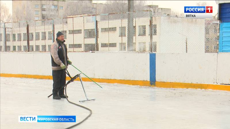 В Кирове начали заливать тренировочные катки для спортсменов спортшколы «Союз»