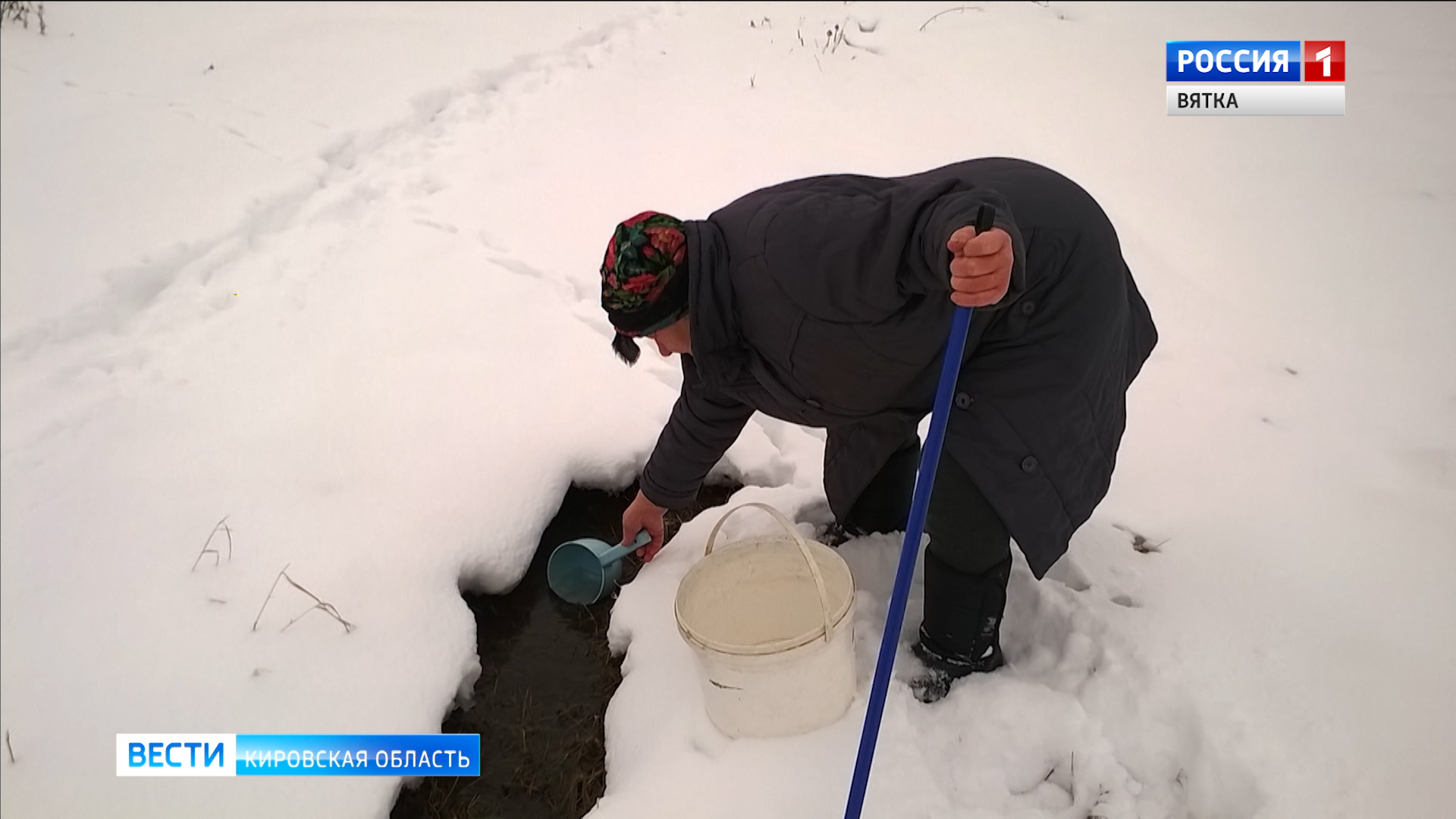 Из-за прорыва водопровода жители Карпушино три недели живут без воды