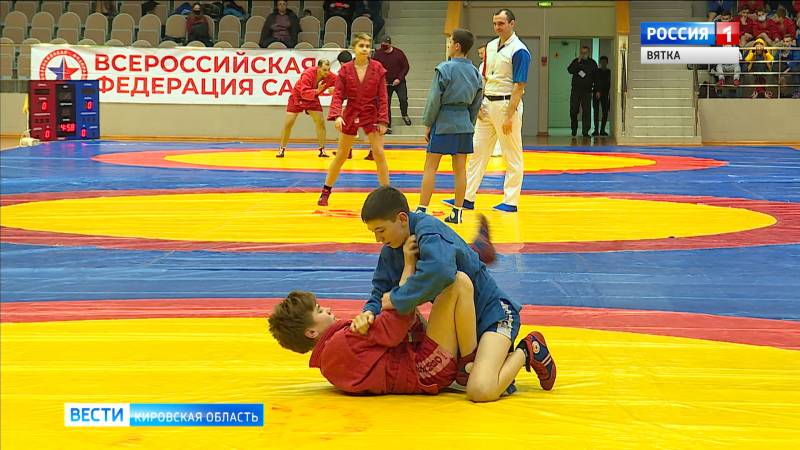 В Кирове состоялись чемпионат и первенство области по самбо