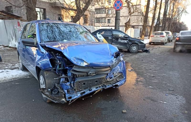 В Кирове в ДТП с такси пострадали три человека