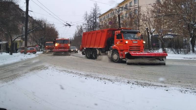 В Кирове на уборку улиц вышло более 130 единиц дорожной техники