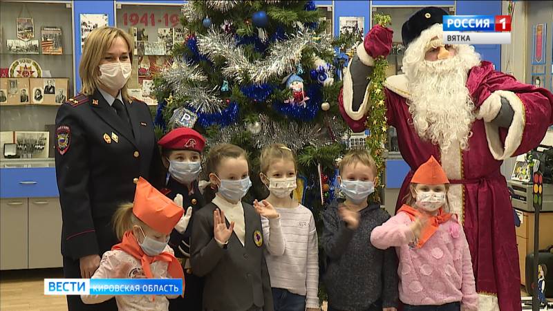 В Кирове продолжается благотворительная акция «Полицейский Дед Мороз»