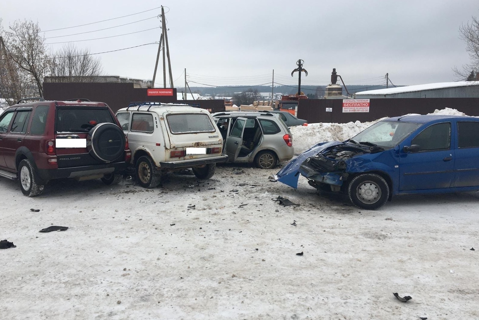 В Слободском произошло массовое ДТП с припаркованными автомобилями