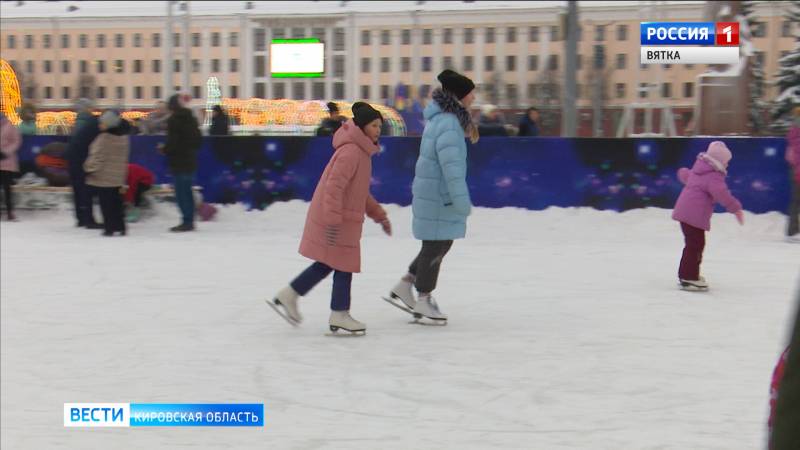 Кировчане и гости областной столицы оценили новогодние катки