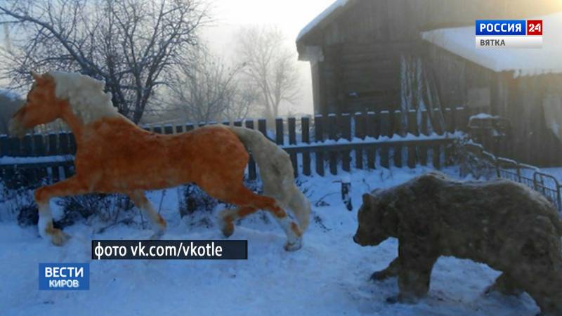 Мастер из Тужи слепил скульптуры лошади и медведя