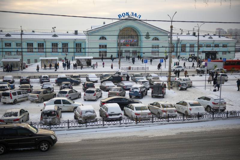 После жалоб в Кирове отремонтировали светофор и Привокзальную площадь