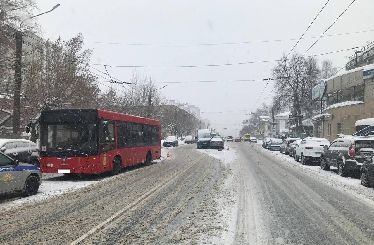 В Кирове в ДТП пострадали два человека