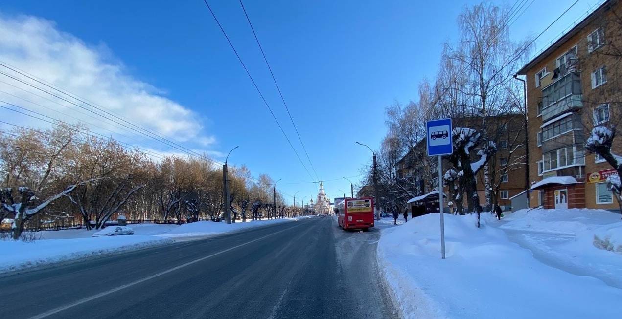 В Кирове в автобусе упала пожилая женщина