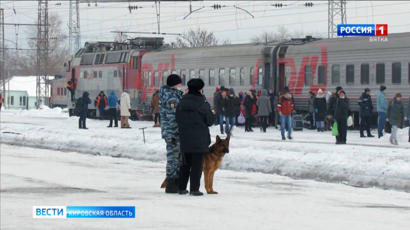 Сотрудники транспортной полиции отмечают день создания службы