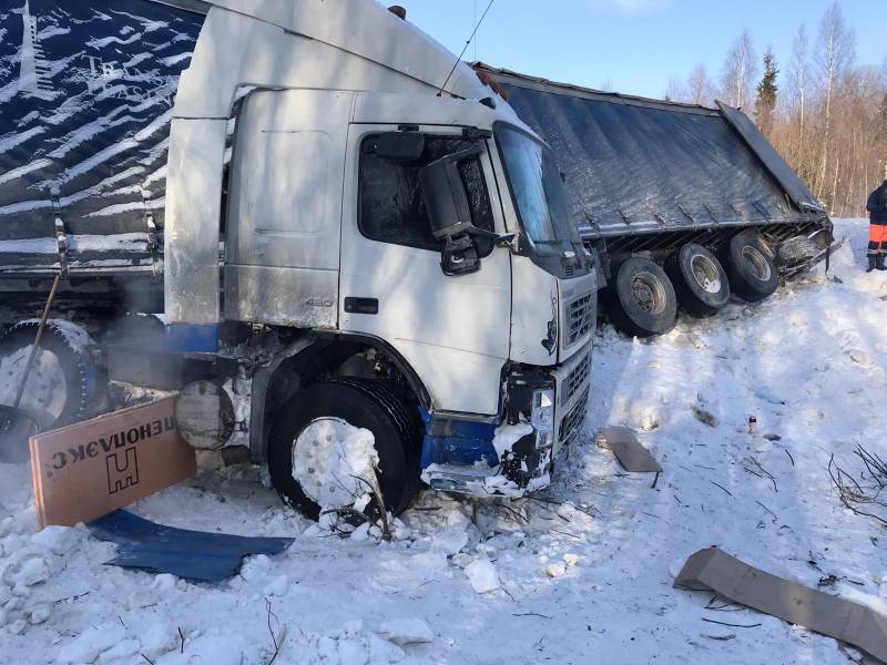 В Кировской области замерзающему на трассе водителю грузовика дали гостиницу