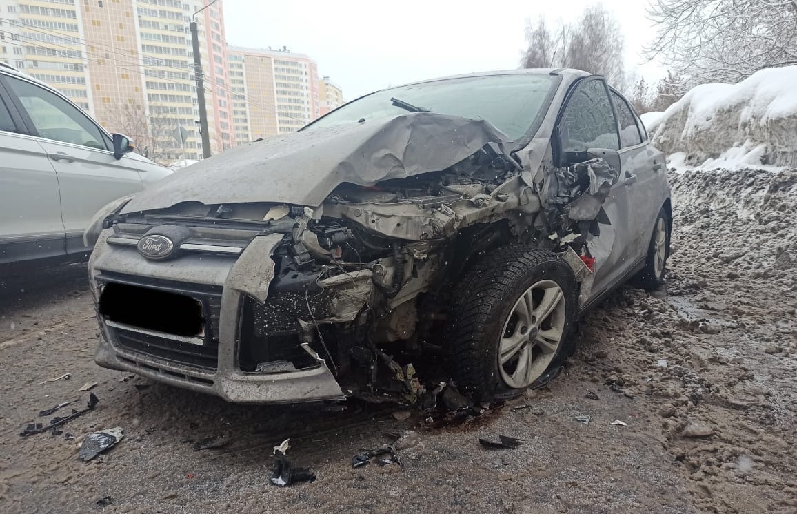 В кирове перевернулся автомобиль