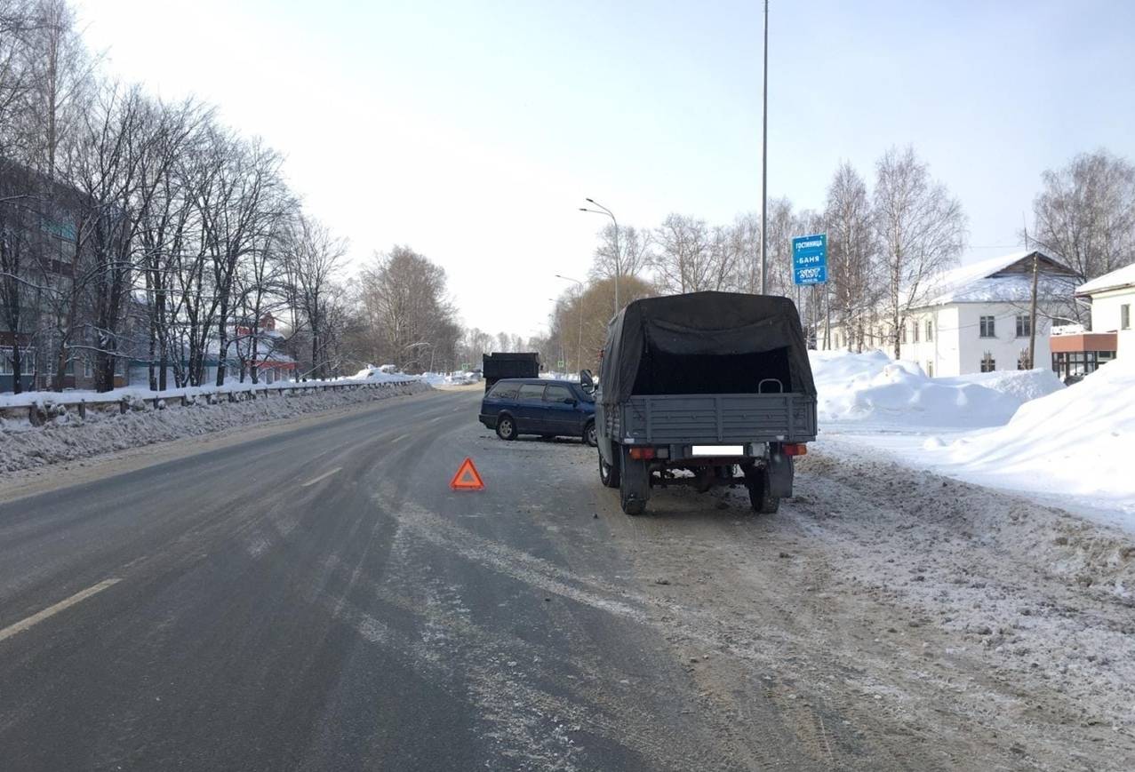 В Котельничском районе водитель «Фольксвагена» врезался в опору ЛЭП