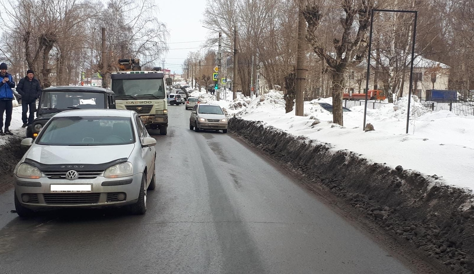 В Кирове в тройном ДТП пострадал пассажир УАЗ