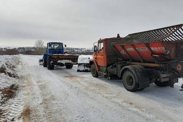 В Кировской области усиливают работу по уборке дорог от снега