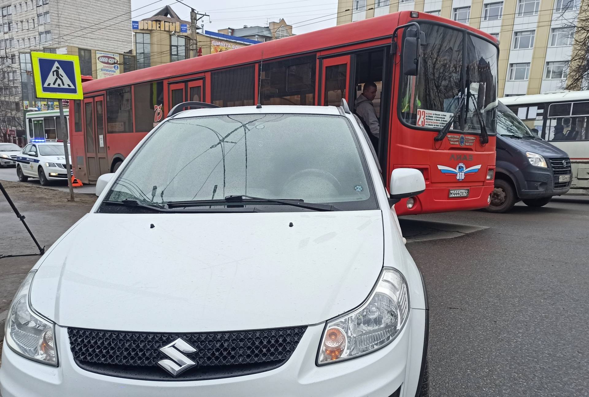 В Кирове в ДТП с автобусом пострадали два пассажира