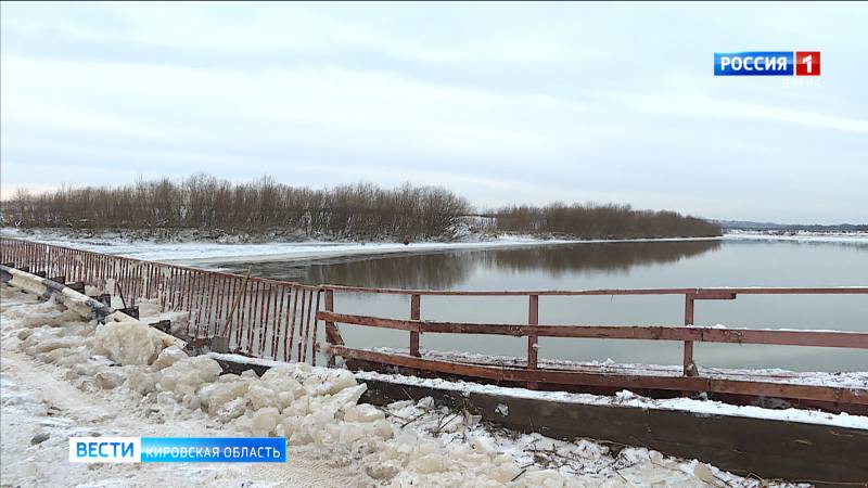 Мост в микрорайоне Каринторф закрыли на период половодья