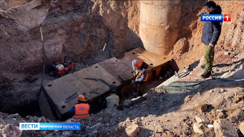 В Кирове на месте обвала грунта на Дзержинского установили саркофаг