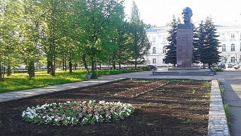 В Кирове на Площади ХХ партсъезда благоустроят сквер