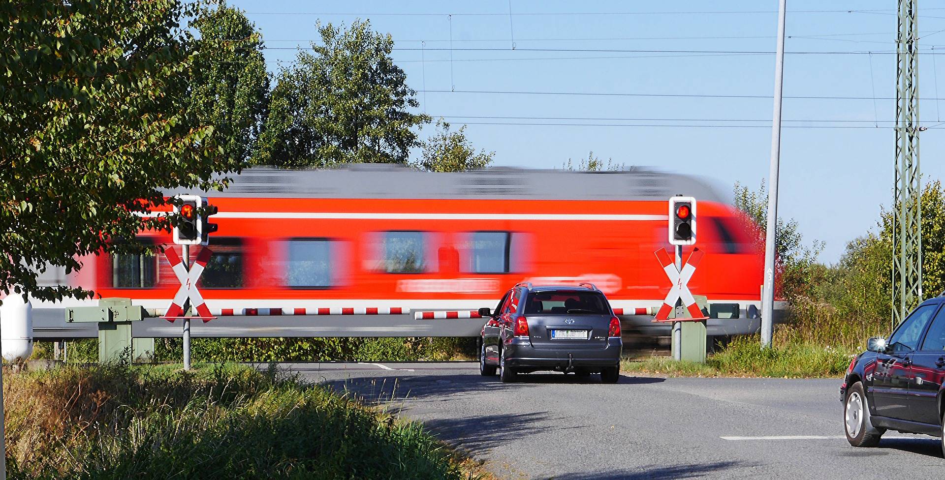 В России в пять раз увеличился штраф за нарушение ПДД на ж/д переездах