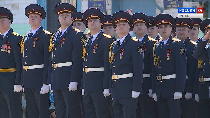 Сотрудники ФСИН провели парад Победы и смотр военной техники