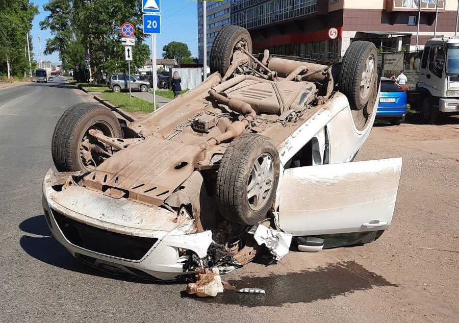 В Кирове в ДТП на Заводской пострадали два человека