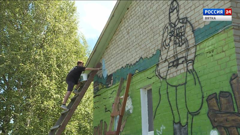 В деревне Пунгино на ДК появились рисунки на военно-патриотическую тематику