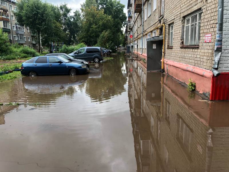 В Кирове прошли сильная гроза и ливень