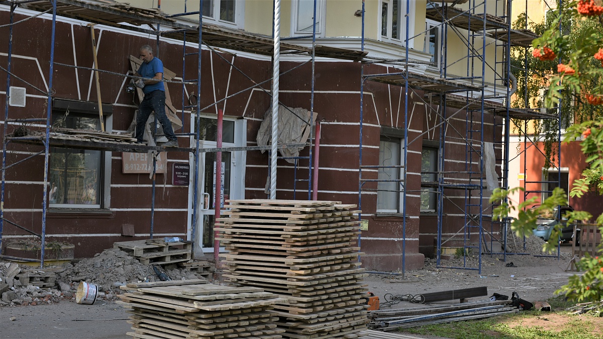 В Кирове приводят в порядок фасады многоквартирных домов