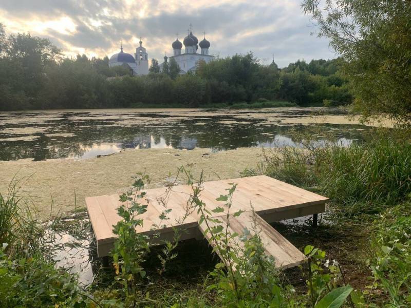 В Кирове на Ежовском озере установили пирс