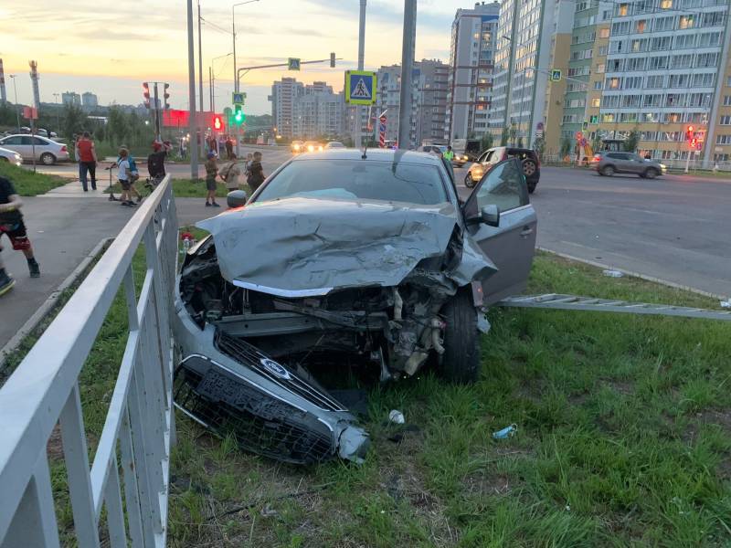 В Кирове в ДТП на перекрестке улиц Ивана Попова и Чистопрудненской пострадали шесть человек