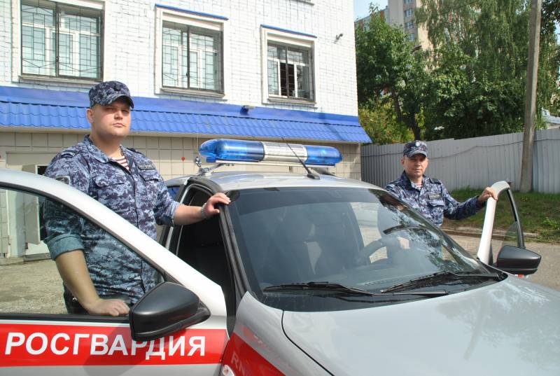 В Кирове грузовик без водителя едва не врезался в опору высоковольтной линии