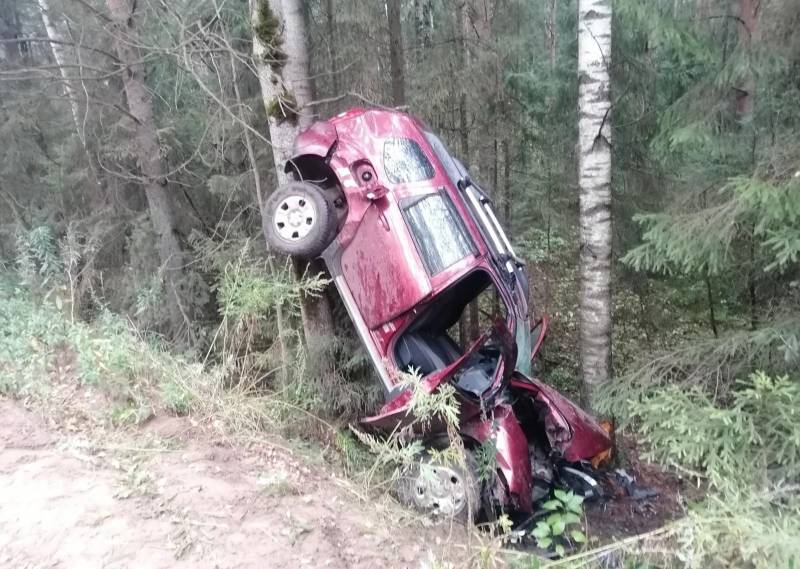 В Кировской области перевернулся автомобиль с пьяным водителем