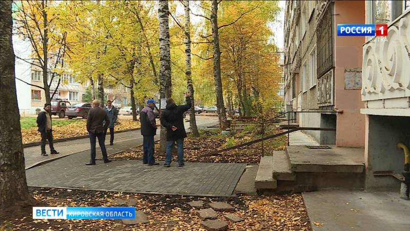 В Кирове «Муниципальный контроль» оценил благоустройство дворов на Чапаева