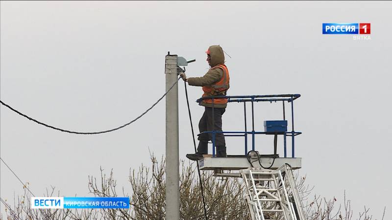 В поселке Дороничи на улицах Октябрьской и Павла Садакова сделали наружное освещение