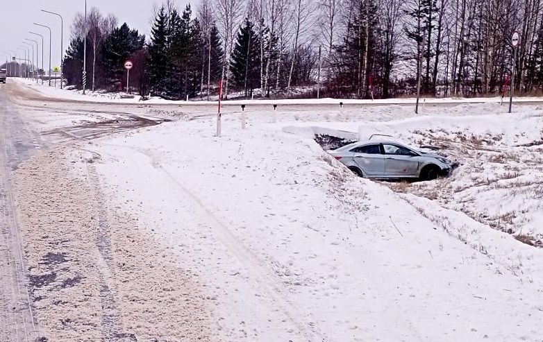 В Белохолуницком районе опрокинулся «Хендай Солярис», пострадал водитель