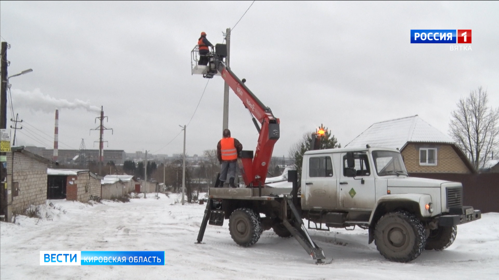 В Кирове в переулке Епишинском завершается монтаж уличного освещения