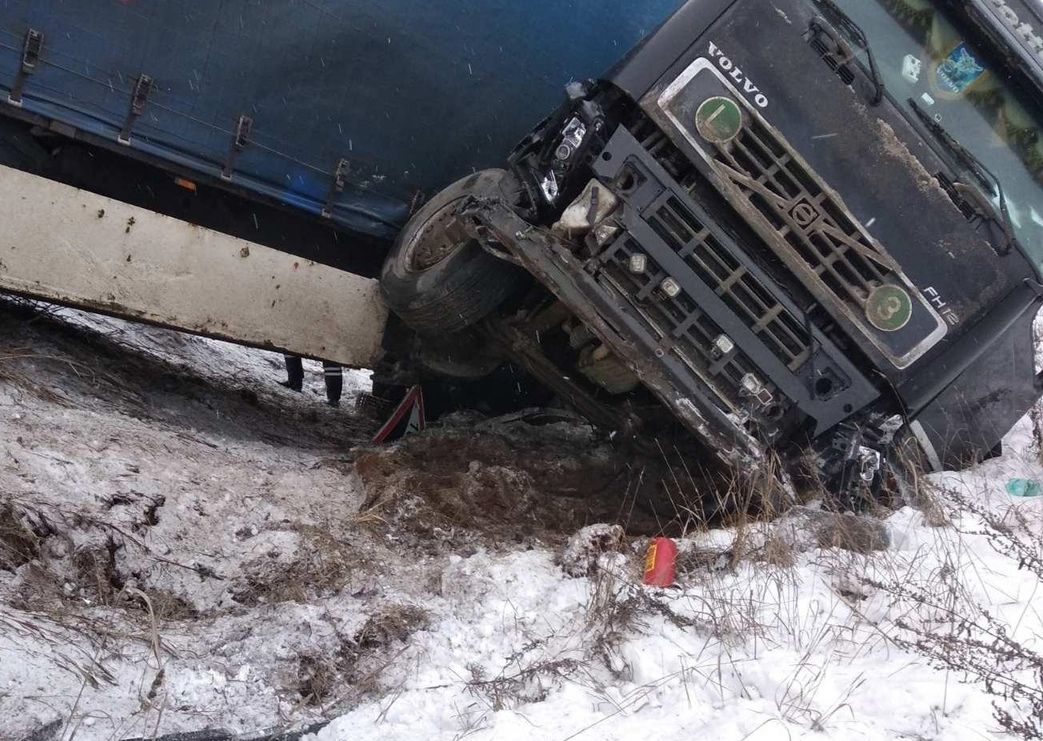 В Яранском районе в ДТП пострадал водитель грузового автомобиля «Вольво»