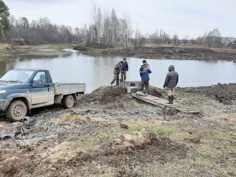 В Лебяжском районе жители деревни Индыгойки очистили местный пруд