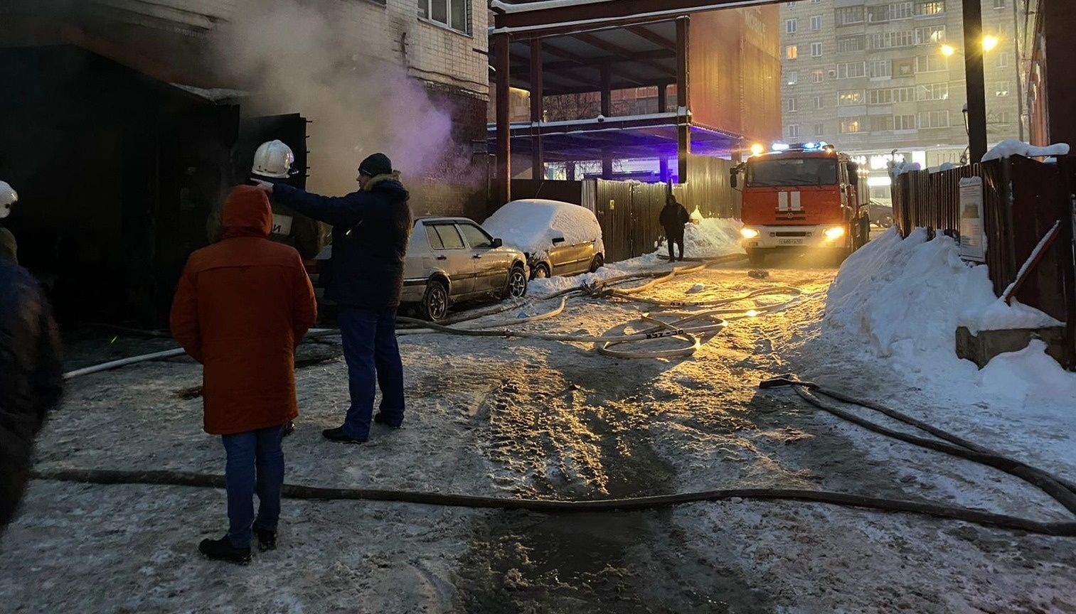 В Кирове горел автосервис, пострадавших нет » ГТРК Вятка - новости Кирова и  Кировской области