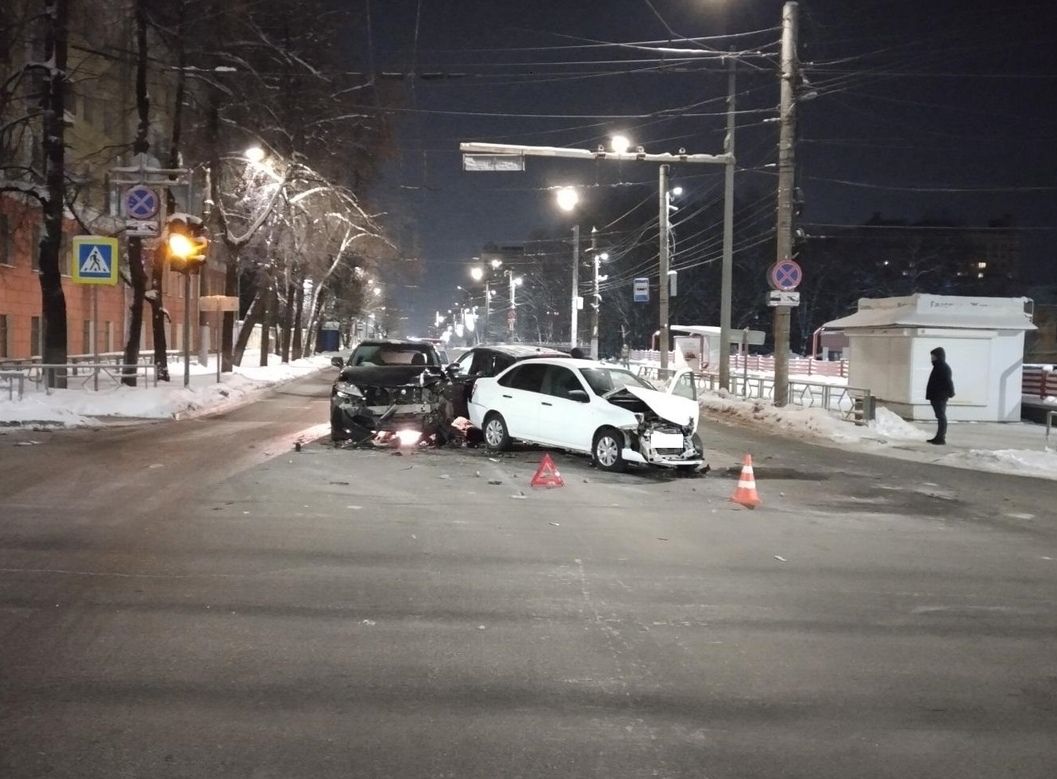 В Кирове в тройном ДТП пострадали две пассажирки