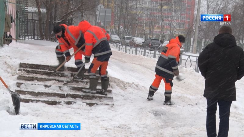 В Кирове образовались сугробы высотой до 20 сантиметров