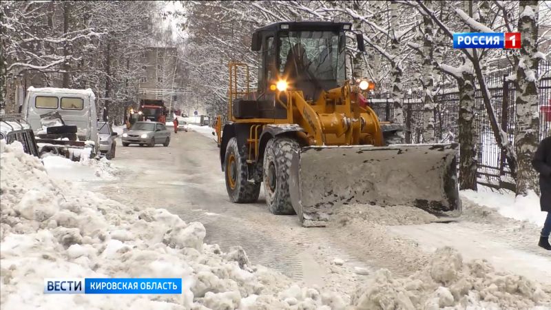 В Кирове эвакуируют машины, мешающие уборке снега