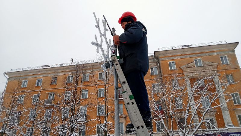 В Кирове на Октябрьском проспекте повесят 60 световых звезд