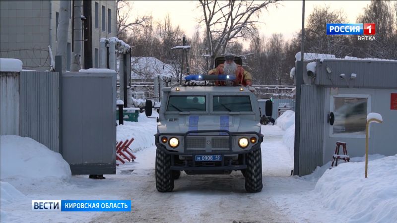 «Дед Мороз специального назначения» пришел на праздник к воспитанникам детдома