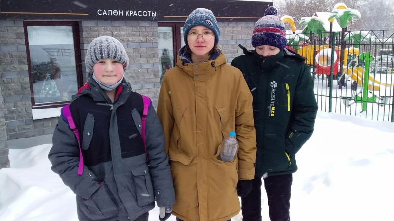 В Кирове три школьника спасли пожилую женщину, которой стало плохо на улице