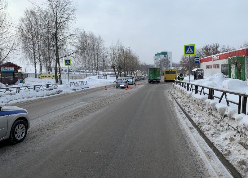 В Кирове на Лепсе на пешеходном переходе сбили женщину