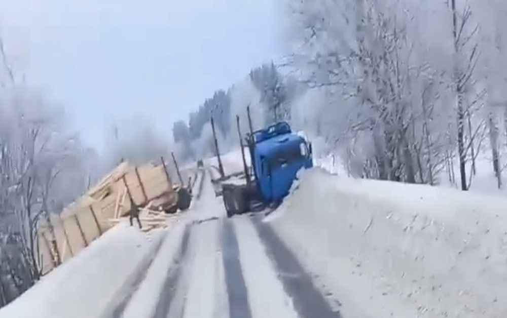 Две фуры попали в ДТП на трассе Слободской - Нагорск